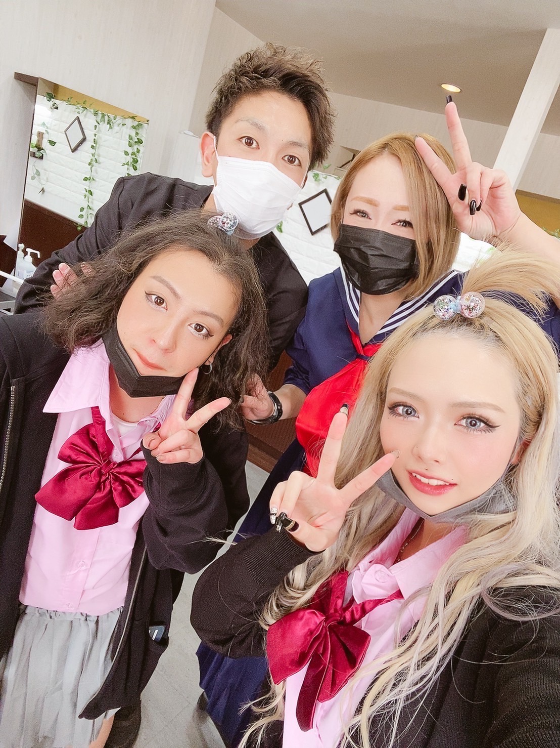 【姫路駅】≪月給20万円以上≫≪月8日休み≫≪社会保険完備≫≪有給休暇あり≫働きやすい待遇とその人に合わせたレッスンカリキュラムで効率良く技術を学べます。最短で1年半でのスタイリストデビューも可能！頑張った分はしっかりお給料に還元されるお店！ママさん美容師さんも大歓迎！「vivid R（ビビッドルーア）」からアシスタント（美容師）の求人☆★