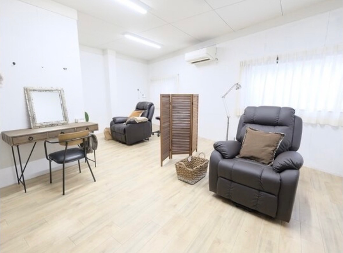 【肥後橋】≪社会保険完備≫≪実働8時間≫≪完全週休2日≫トレンドを抑えたメニュー展開で20代のお客様を中心に人気！少人数制のプライベートサロン「yosoy（ヨソイ）」からアイリスト（まつげエクステ・まつげパーマ・アイブロウ）の求人☆☆