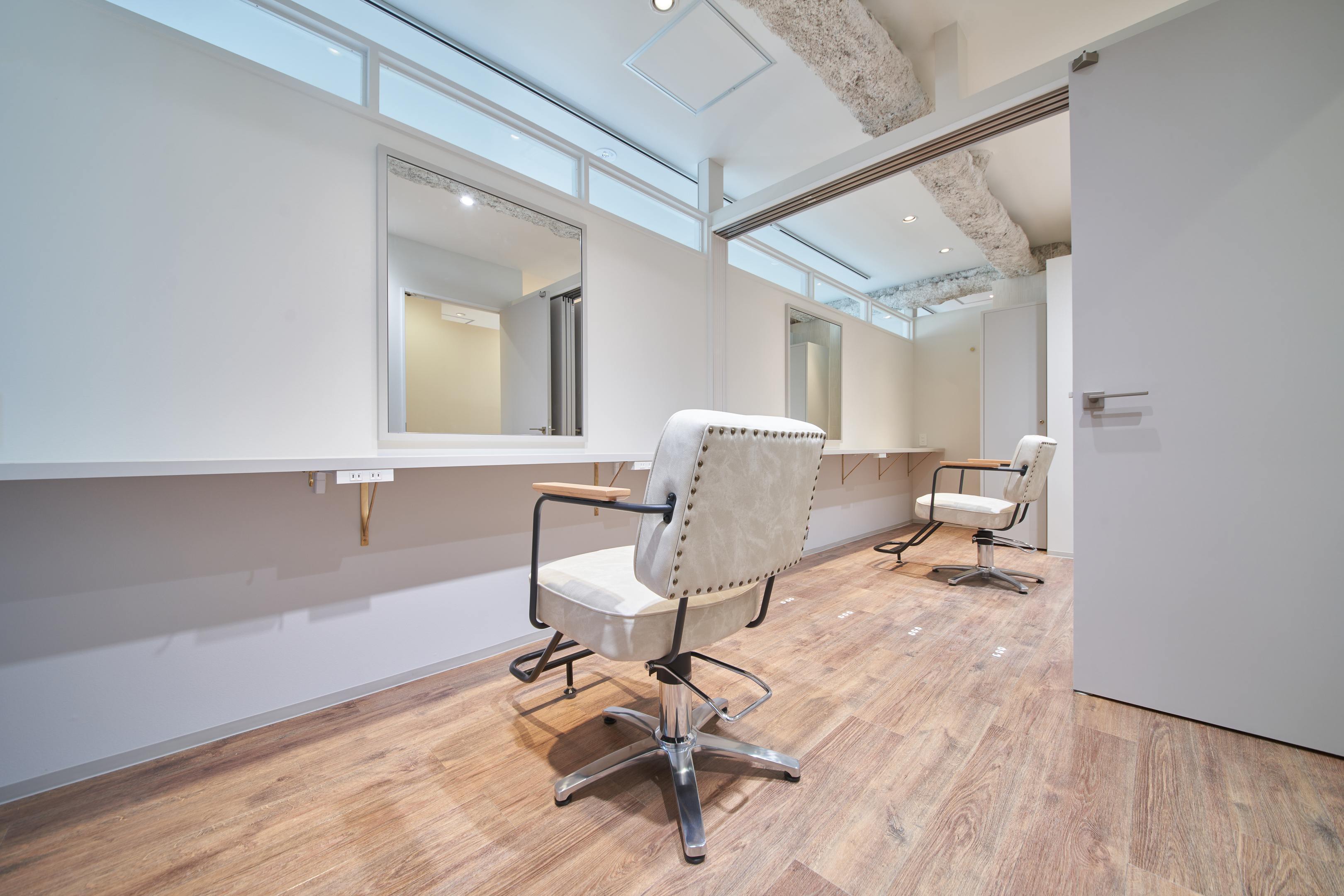 【梅田】≪正社員or委託の募集≫≪髪質改善メニュー多数!≫≪客単価1万円以上≫≪社会保険完備≫≪土日休みもOK≫幅広い薬剤を使用可能で、自分だけのオリジナルメニューを作ることもできます!美容師の地位向上を掲げ、東京の人気店が関西初上陸!「alotta梅田茶屋町(アロッタウメダチャヤマチ)」からスタイリスト(美容師)の求人☆★