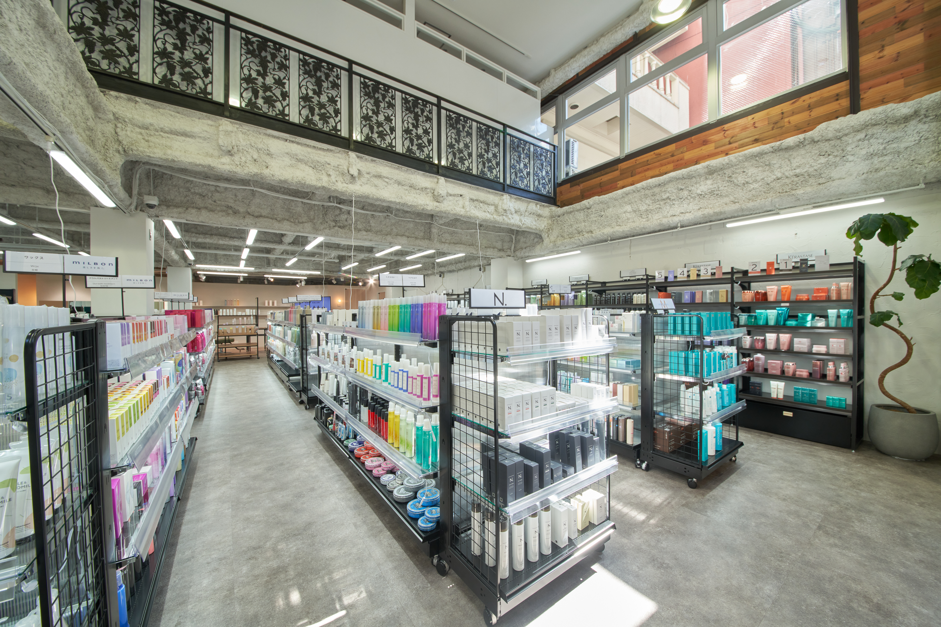 【梅田】≪正社員or委託の募集≫≪髪質改善メニュー多数!≫≪客単価1万円以上≫≪社会保険完備≫≪土日休みもOK≫幅広い薬剤を使用可能で、自分だけのオリジナルメニューを作ることもできます!美容師の地位向上を掲げ、東京の人気店が関西初上陸!「alotta梅田茶屋町(アロッタウメダチャヤマチ)」からスタイリスト(美容師)の求人☆★