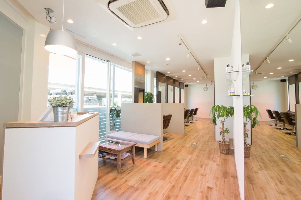 【河内永和】≪社会保険完備&月8日休み≫ヘア、ネイル、まつげまでトータルでキレイを応援!「夢をかなえたい!」「経験を生かしたい」どんな事でも一緒に乗り越えましょう!「 Hair & Nail Salon FOREST(ヘアーアンドネイルサロンフォレスト)」からアシスタント(美容師)の求人☆☆