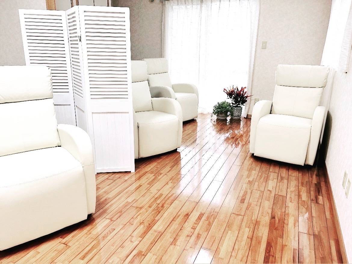 【おもろまち駅】◆未経験歓迎・スクール完備・歩合最大60％還元◆未経験者でも安心の研修制度で一流の技術を習得できます。正社員と業務委託を選択でき、あなたのライフスタイルに合わせて勤務が可能です！「eye salon fix lash 沖縄新都心店（アイ サロンフィックスラッシュオキナワシントシンテン）」からアイリスト（アイデザイナー・まつ毛エクステ）の求人★☆