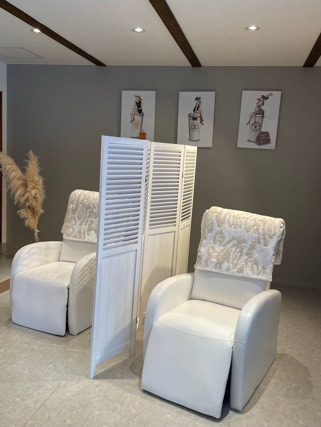 【高知駅】◆未経験歓迎・スクール完備・歩合最大60%還元◆未経験者でも安心の研修制度が魅力!一流の技術を習得できます。正社員と業務委託を選択でき、あなたのライフスタイルに合わせた働き方が可能な「eye salon fix lash+高知駅前店(アイサロンフィックスラッシュプラスコウチエキマエテン)」からアイリスト(アイデザイナー・まつ毛エクステ)の求人★☆