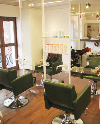 【清水】月8日休み・社会保険あり!着付け・セット・メイク・撮影…幅広く学んで将来「何でもできる美容師」さんに♪みんなで意見を出し合うので、風通しもよくスタッフ仲もバッチリ!接客力向上にも熱心なサロン「Cheemo(チーモ)」から、アシスタント(美容師)の求人☆☆