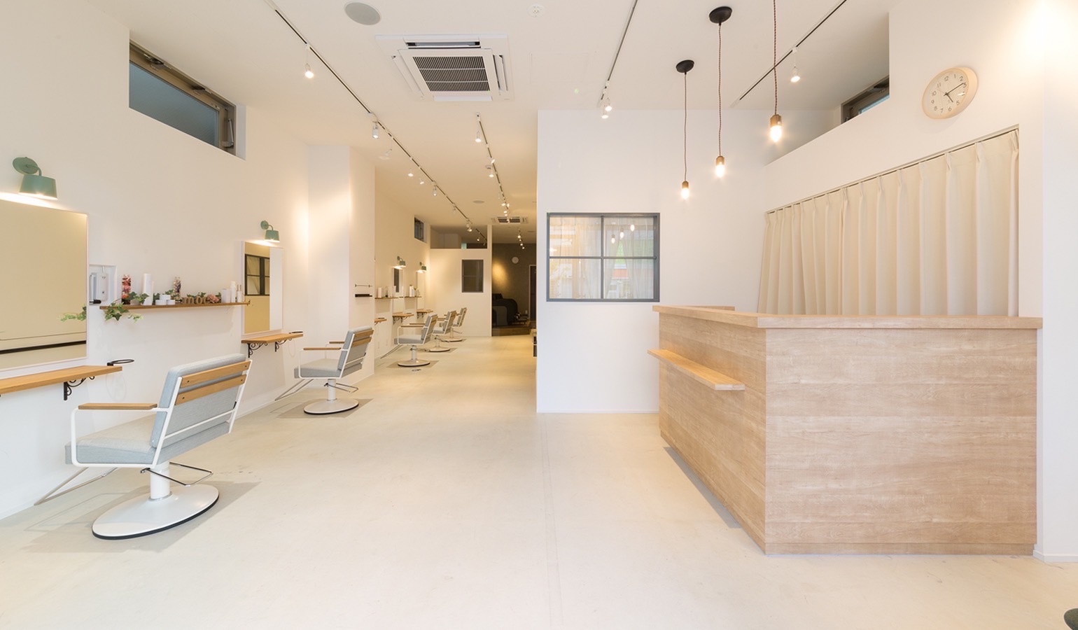 【都島】≪月給26万円≫≪有給取得OK≫≪閉店時間は18時≫≪社会保険完備≫女性が永く活躍できるヘアサロンがコンセプト!着付けやメイクなども学んでキャリアアップも可能です!「moc(モック)」からスタイリスト(美容師)の求人☆☆