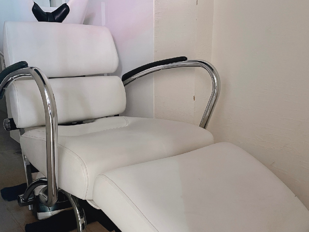 【新高円寺】≪完全週休2日制・土日休みの取得OK・20時までの退勤可能≫マンツーマン施術でお客様としっかり向き合える！豊富な髪質改善メニューで人気の完全個室サロン「cowen（コーエン）」からスタイリスト（美容師）の求人☆★☆