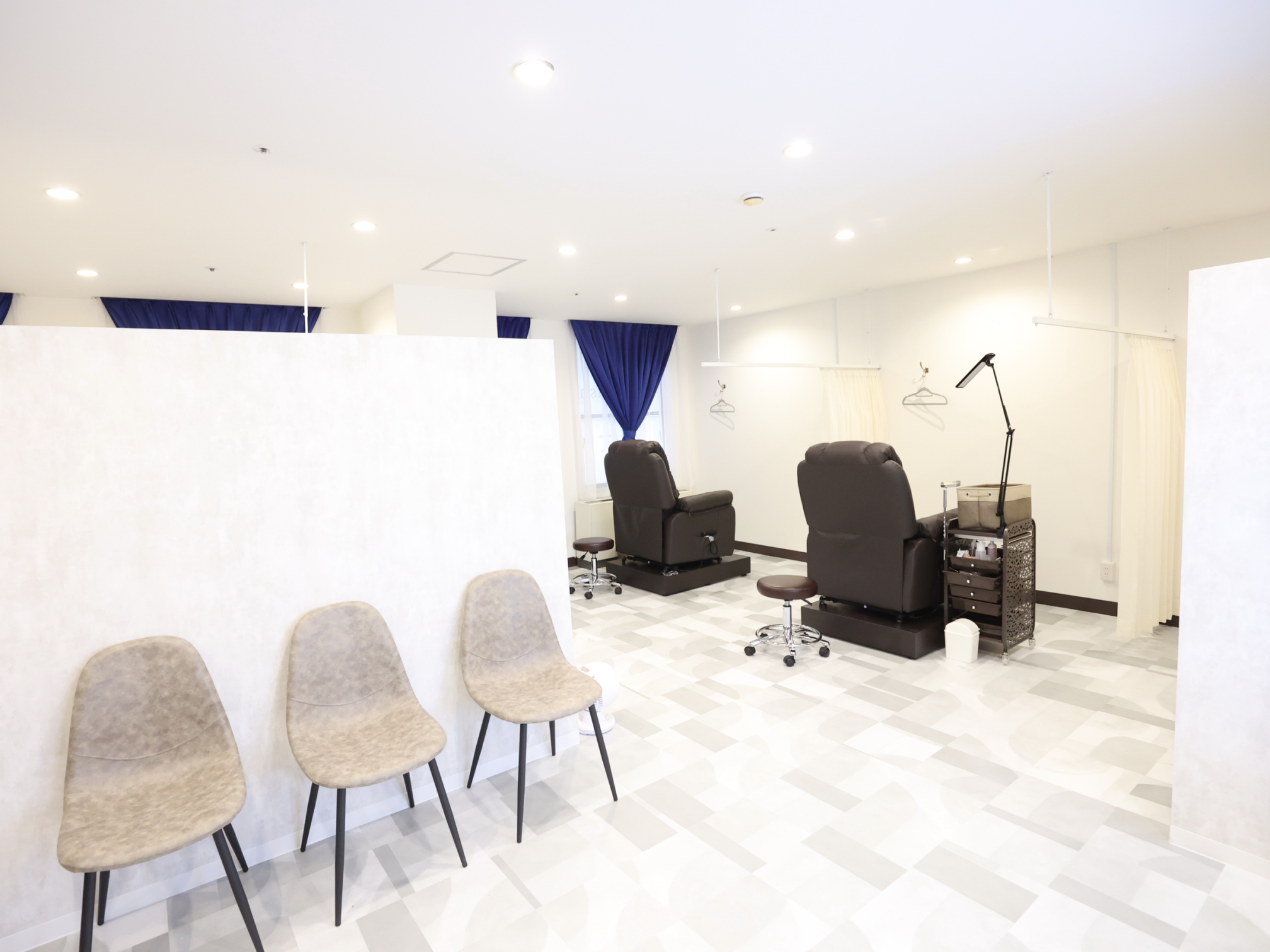 【三ノ宮】≪社会保険完備≫≪実働8時間≫≪土日休みは月2回まで可能≫≪毎月3連休可能≫頑張った分はしっかり歩合で還元されるのでやりがいを感じながらお仕事ができる!「Daisy Lash 神戸三宮店(デイジー ラッシュ コウベサンノミヤテン)」からアイリスト(まつげエクステ・まつげパーマ・アイブロウ)の求人☆☆