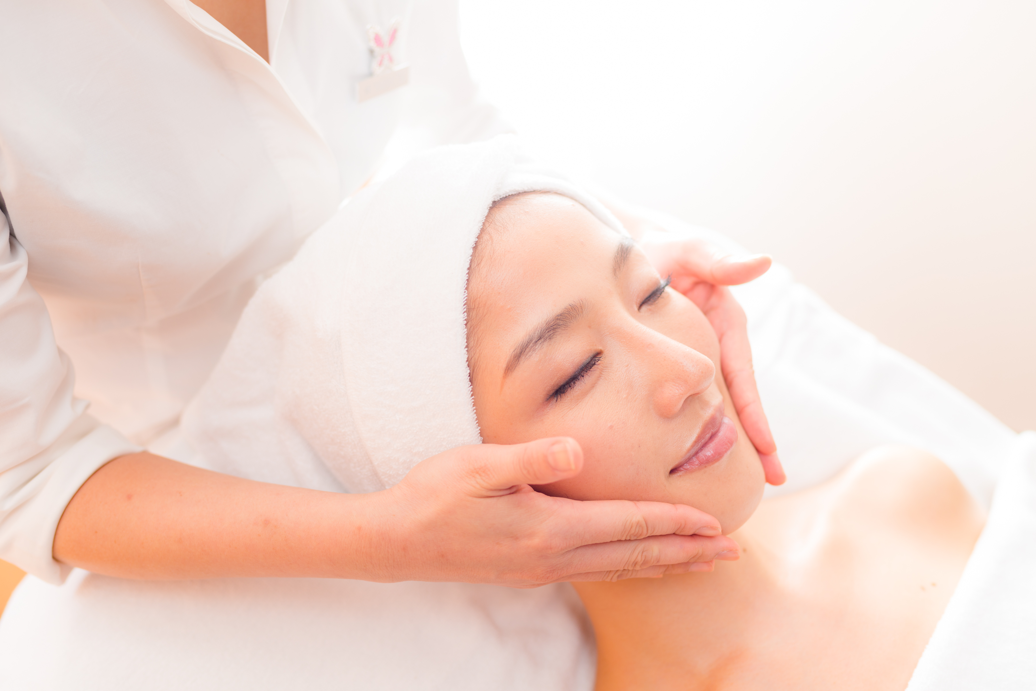 【東梅田】≪研修期間中も給与保証≫≪売上に応じたインセンティブで月収アップ!≫売上に応じたインセンティブで月収アップ!マシン比率が高いため、未経験の方でも早期習得ができます!働く女性を全力で応援するエステサロン「ピュアラ梅田店」からエステティシャンの求人☆★☆