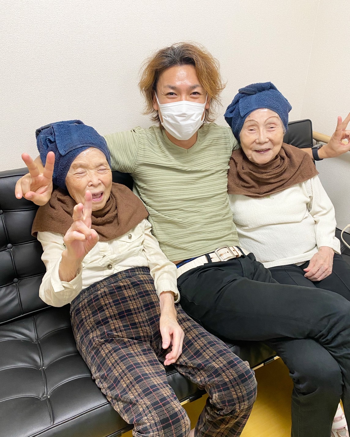 【伊丹】≪訪問理美容≫≪16時には業務終了≫≪土日休みOK≫≪時短勤務や週休3日も相談可能≫訪問先への直行直帰や最寄駅からのピックアップも可能ですので運転免許、自家用車をお持ちでない方でもOK!「株式会社Kanon(カブシキガイシャカノン)」からスタイリスト(美容師・理容師)の求人☆★