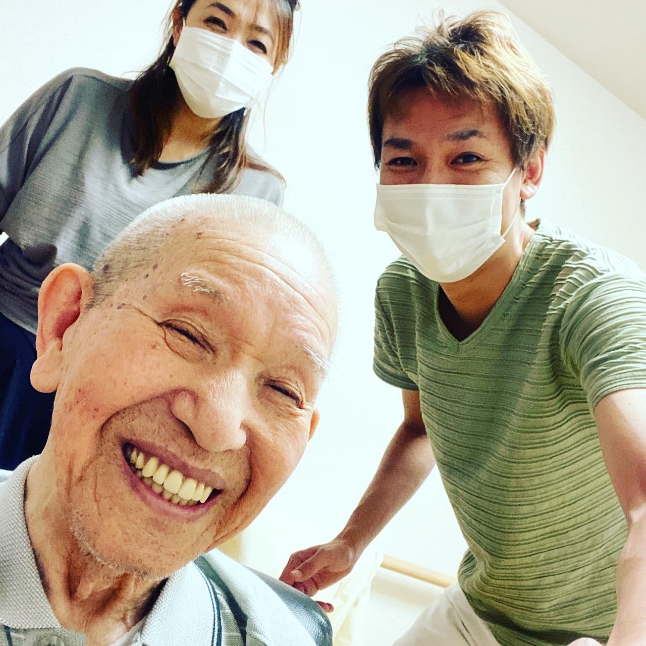 【北摂・東大阪・八尾】≪訪問理美容≫≪16時には業務終了≫≪土日休みOK≫≪時短勤務や週休3日も相談可能≫訪問先への直行直帰や最寄駅からのピックアップも可能ですので運転免許、自家用車をお持ちでない方でもOK!「株式会社Kanon(カブシキガイシャカノン)」からスタイリスト(美容師・理容師)の求人☆★