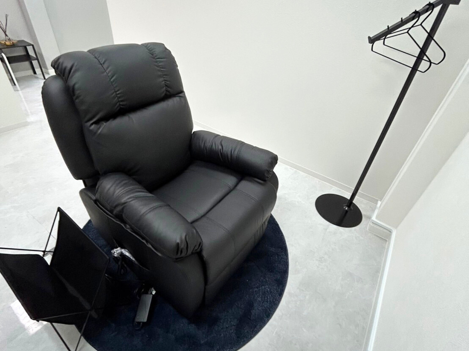 【本町】≪月給25万円スタート≫≪実働8時間≫≪社会保険完備≫≪髪色、ネイル自由≫仕事は全力！プライベートはもっと全力！！プライベートと両立して長く働きやすい「メンズ眉毛サロン TY（メンズマユゲサロンティーワイ）」からアイブロウリストの求人☆☆