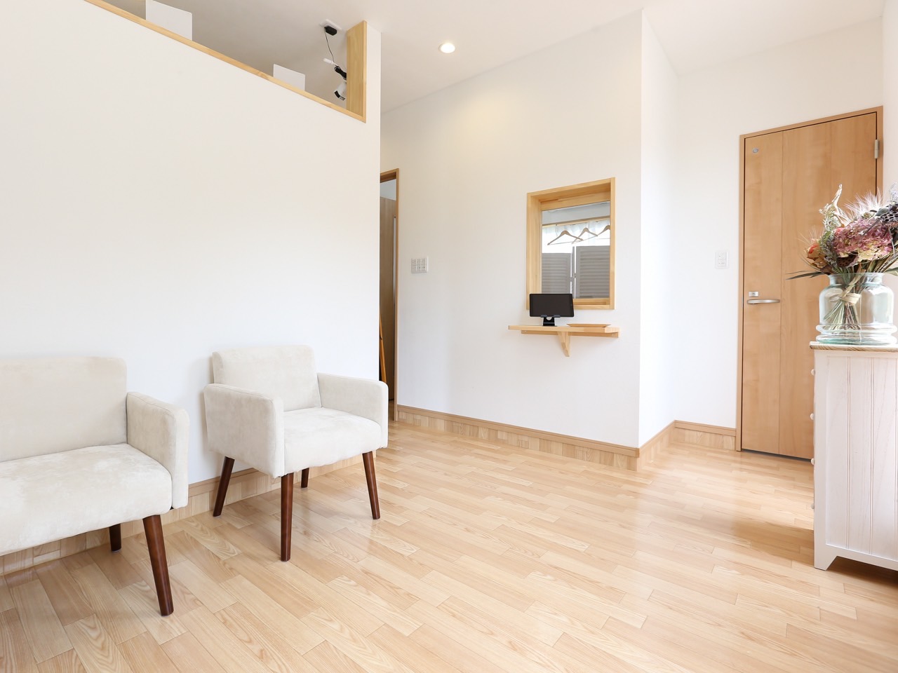 【西那須野】≪自由出勤制≫≪マンツーマン施術≫≪カットカラー2時間枠≫あなたのライフスタイルにあわせて柔軟に勤務することができます！半個室空間でオシャレな「ALITY（アリティ）」からスタイリスト（美容師）の求人☆★