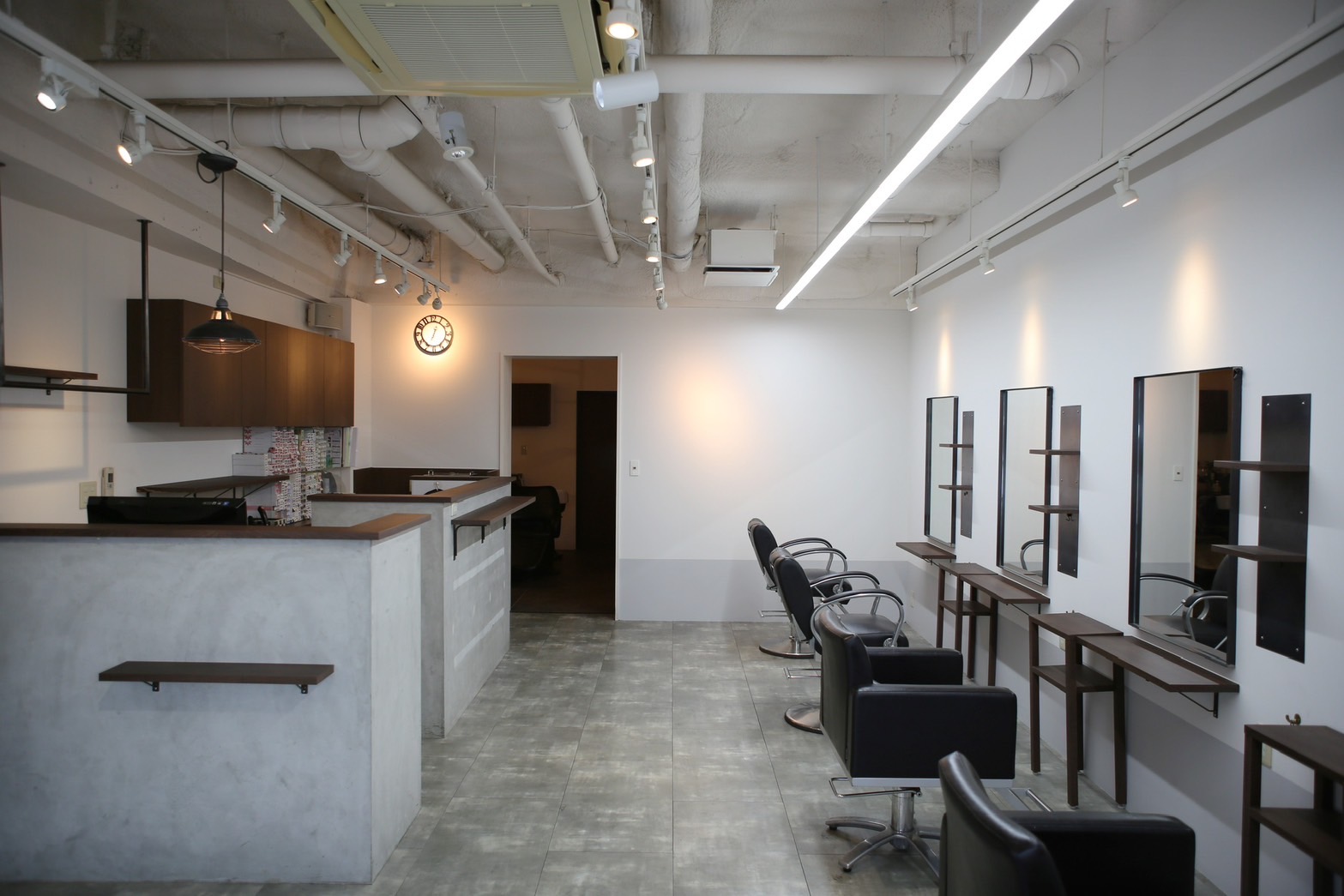 【放出】≪客単価1万円程の高単価サロン≫全国で数人しかいない髪の病院認定サロン!住宅手当や家族手当があり働きやすい環境!セミナー費用の負担もあるのでスキルを磨きたい方にもオススメ!「Remix hair(リミックスヘア)」からスタイリスト(美容師)の求人☆★