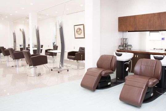 【磐田駅】◆着付けやメイクも学べる・まつ毛パーマも学べる・月8,9日休み・社会保険完備◆離職率の低さが働きやすさの証！美容師を軸に幅広いジャンルで活躍できる人財になれます！「MORE Beauty Museum（モアビューティーミュージアム）」からアシスタント（美容師）の求人☆★