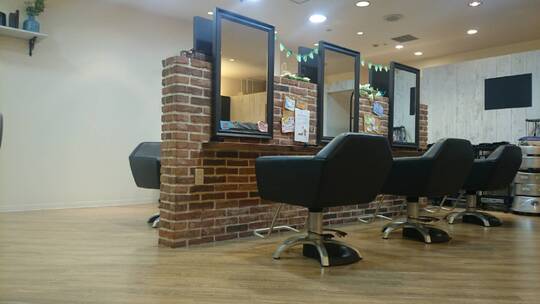 【日根野】≪社会保険完備≫≪20時退勤≫≪営業中レッスン&2年スタイリストデビュー≫イオンモール内の地域密着型サロン！幅広い年代のお客様に人気です！「BEGIN イオン日根野店（ビギンイオンヒネノテン）」からアシスタント（美容師）の求人☆★