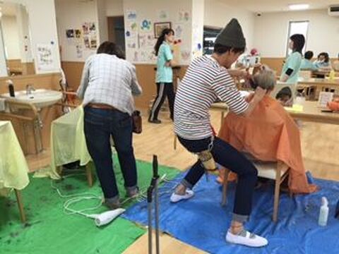 訪問美容のお仕事in堺北エリア（ホウモンビヨウノオシゴトインサカイキタエリア）