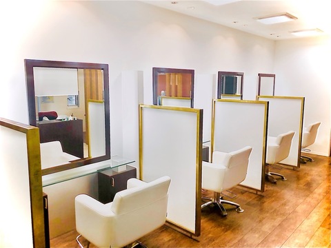 【中島駅】≪社会保険完備・平均退勤時間18～19時・着付けあり・少人数制・小規模≫長く来店されるお客様が多くお客様層も幅が広いです。人生のパートナーとしてお客様と関わるヘアサロン「AMS HAIR FEMME（アムズヘアーファム）」からスタイリスト（美容師）の求人☆★