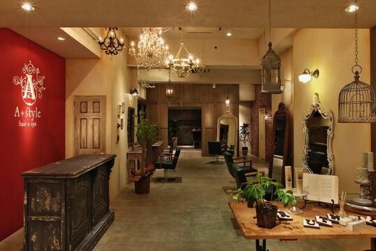 【茅ヶ崎駅】◆完全週休2日制・入客チャンス多数・賞与あり・退職金制度あり◆アットホームな雰囲気で、1人1人のお客様にしっかり向き合い施術できる環境！リピート率が高く長く通われているお客様多数のサロン「A＋style hair＆spa（アプラススタイルヘアアンドスパ）」からスタイリスト（美容師）の求人☆★