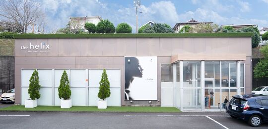 【諫早駅】≪月休7日・平均退勤時間18〜19時・社会保険完備≫月給17万円スタートで働きやすくプライベートの充実OK！！幅広い世代が来店される地域密着型ヘアサロン「the helix 諫早駅前店（ザヘリックスイサハヤエキマエテン）」からアシスタント（美容師）の求人☆★