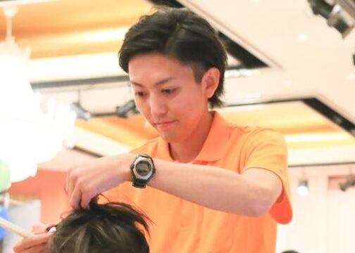 美容室 ママファミリー 春日店（ビヨウシツ ママファミリー カスガテン）