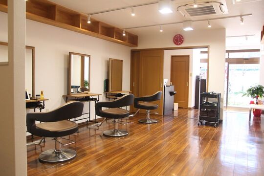 CUT ROOM COLOR 池田店（カット ルーム カラー イケダテン）