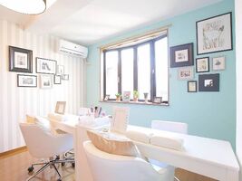 nail and eyelash salon THREE