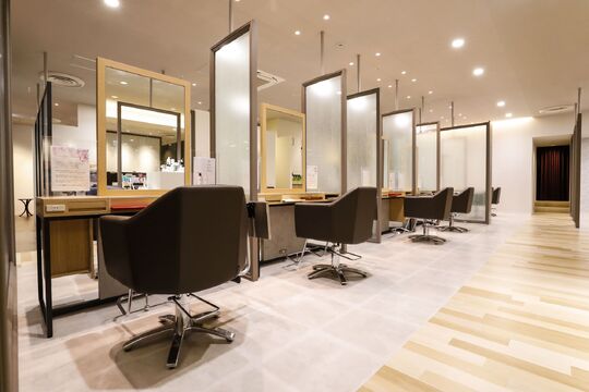 TOTAL BEAUTY SALON Silk house 三越日本橋本店（トータル ビューティー サロン シルク ハウス ミツコシニホンバシホンテン）