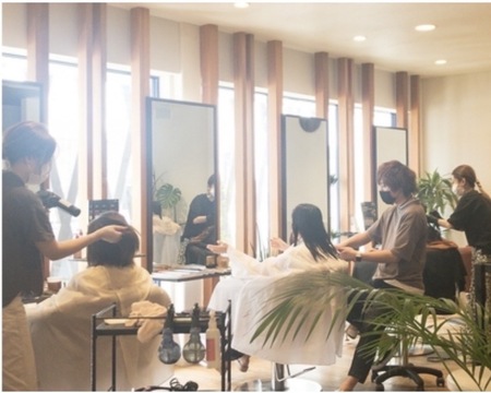 【春日川】≪完全週休2日制≫≪実働7時間勤務可能≫≪社会保険完備≫大型連休が年4回、年間休日115日でプライベートも充実。集客抜群で入社後すぐの方でもどんどん入客してもらえます。「HAIR SALON EXIA（ヘアーサロンエクシア）」からスタイリスト（美容師）の求人☆★