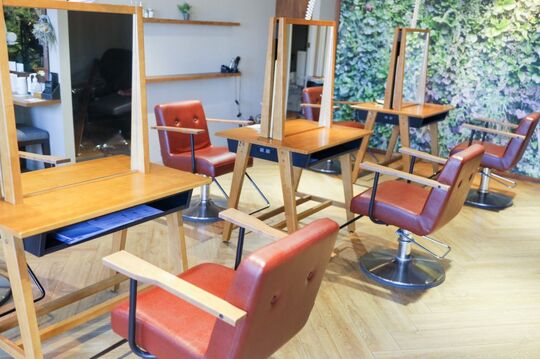 【みどりの】≪産休育休実績あり≫≪社会保険完備≫≪完全週休2日制≫働きやすさ重視！プライベートと両立しながら働ける環境！「 Ray みどりの店（レイミドリノテン）」からスタイリスト（美容師）の求人★☆