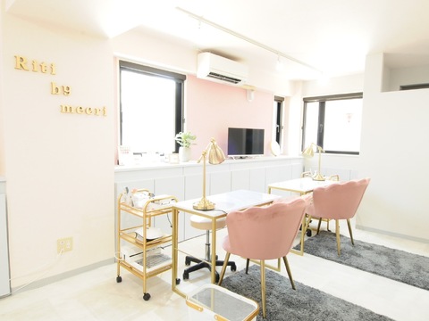 【三宮】≪完全週休2日制≫≪16時までの勤務OK≫≪土曜休みOK≫≪週2,3日～、1日4時間～≫≪交通費全額支給≫洗練されたシンプルなデザインが大人女性を中心に人気のネイルサロン！アットホームで落ち着いた空間なので安心して働けます。「Riti by merci（リティーバイメルシー）」からネイリスト（ネイル）の求人☆☆