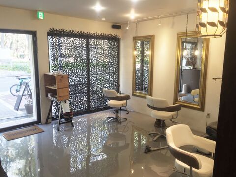 SALOON（サルーン）