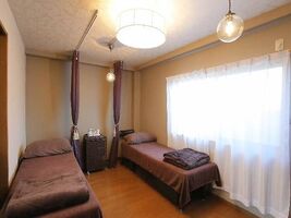 nail and eyelash salon THREE