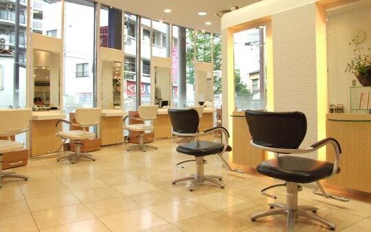 【橋本】≪月給23万円スタート、社会保険完備、月8日休み、集客は抜群！≫30万円以上稼ぐことも可能！プライベートも充実させたい方も大歓迎です！“Image AVEDA 橋本店（イマージュアヴェダハシモトテン）からスタイリスト（美容師）の求人☆★