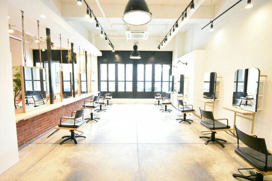 Pap’s de coiffeur 甲東園店（パプス ド コワフィール コウトウエンテン）