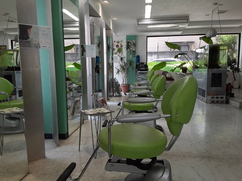 【池田駅】≪完全週休2日制≫≪遅くとも19時頃に退勤可能≫リーズナブルな価格だけど丁寧な接客で地域の方に大人気！頑張り次第で30万円以上稼げるスタイリストを目指せます！スタッフ定着率が長くずっと活躍してもらえる環境の！「Lucina AD（ルキナエーディー）」からアシスタント（美容師）の求人☆★