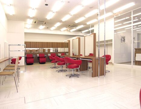 【赤間】＜完全週休2日制＞＜社会保険完備＞全国に展開するヘアサロン！高月給を目指せる◎歴史と実績のある会社なのでずっと美容師を続けて行くことが可能ですよ！「Shampoo ビバモール赤間店（シャンプー ビバモールアカマテン）」からスタイリスト（美容師）の求人☆★