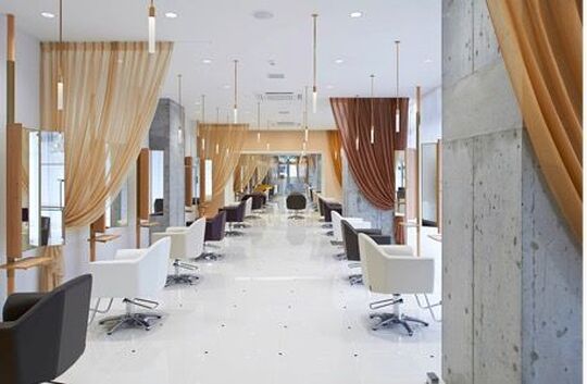 【南千里】≪完全週休2日≫≪18時には退勤≫≪社会保険完備≫仕事もプライベートも充実！講師活動や撮影など幅広く活躍するスタッフさんもおり、しっかり技術を学べます！「SALONE CINQ（サローネサンク）」からアシスタント（美容師）の求人☆★☆