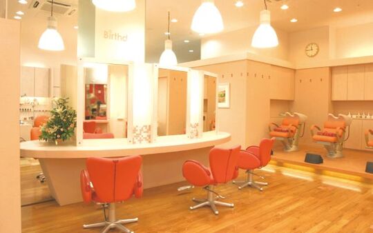 【拝島】≪月給23万円スタート、社会保険完備、月8日休み、集客は抜群！≫スタッフ同士の仲も良く働きやすいお店！プライベートも充実させたい方も大歓迎です！Birthday 拝島店（バースデーハイジマテン）からスタイリスト（美容師）の求人☆★