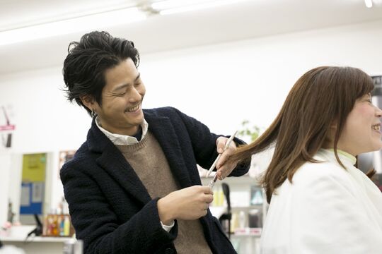 ヘアサロン Eleven 伊敷店（ヘアサロン イレブン イシキテン）