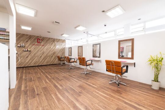 【小松駅】≪16時までの勤務OK≫≪日曜定休日≫≪残業なし≫働くママさんが多く、自分のニーズに合った働き方が出来ます！残業などは一切なしで、急なお休みにも対応できるようにしてます！「COLOR PLUS 小松店（カラープラスコマツテン）」からカラーリスト（美容師）の求人☆☆