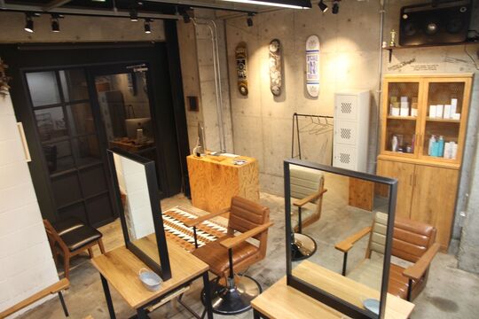 【森小路】≪カットレッスンに進んでいる方歓迎≫≪月8,9日休み≫≪月給18万円≫≪GW休暇あり≫とてもアットホームでプライベートも充実させたい方必見のサロン！！ショートが人気のサロン！！「liberte（リベルテ）」からアシスタント（美容師）の求人☆☆