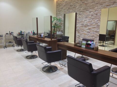 【小倉】◇◆月8日休み◆平均月給30万円◆車通勤OK◆◇20時まで働けるパートさんも急募！お昼からの出勤も可能です☆幅広い年齢層のお客様が来店されるSAKO beauty イオン店（サコビューティーイオンテン）からスタイリスト（美容師）の求人★☆