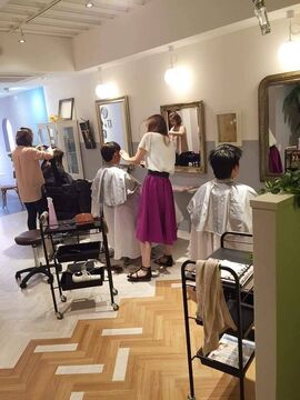 Loa hair design（ロア ヘアー デザイン）