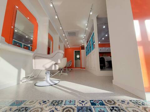 【南流山】引っ越し代支給あり、地方出身者歓迎！≪社会保険完備・手荒れがある方も安心≫特殊薬剤を使用し高単価！全メニューにヘッドスパがついた髪質改善に特化したサロンです！「HairCare＆Spa TOUKA南流山店（ヘアーケアアンドスパトウカミナミナガレヤマテン）」からアシスタント（美容師）の求人☆★