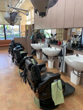 【苫小牧駅】≪社会保険完備≫幅広い年齢のお客様が来店される理容室！パート・アルバイトも募集中！「理容アイリス（リヨウアイリス）」からスタイリスト（理容師）の求人☆★