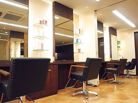 【博多南】≪未経験・通信生・新卒生OK≫退勤時間は19:00〜20:00の間が多いので負担が少なくお仕事出来ますよ♪幅広い世代のお客様が来店され温かい雰囲気で出迎えるCHOUCHOU（シュシュ）からアシスタント（美容師）の求人☆★☆