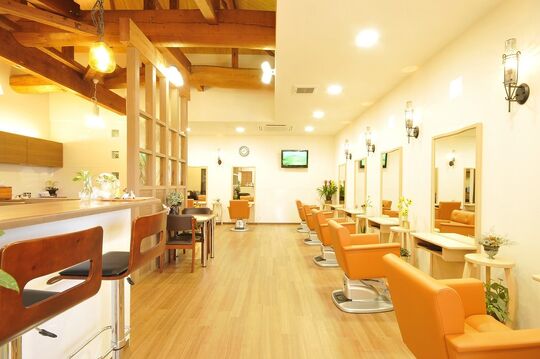 【長柄】≪18時台に退勤可能≫≪夏季・年末年始休暇あり≫自主性を尊重する風潮なので、ノルマやスタッフ全員で行うレッスンは一切なし！！アットホームな環境でサロンワークを行っていきたい方や自分のペースで長く業界でお仕事していきたい方におすすめです「Hair Brand shigeki（ヘアーブランドシゲキ）」からスタイリスト（美容師）の求人☆★☆