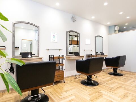 【高石駅】≪月8、9日休≫≪社会保険完備≫≪駅から徒歩1分≫≪デビューまでが早い≫≪営業時間内のレッスン≫地域密着でアットホームなuni hair salon（ユニヘアーサロン）よりスタイリスト（美容師）の求人☆★