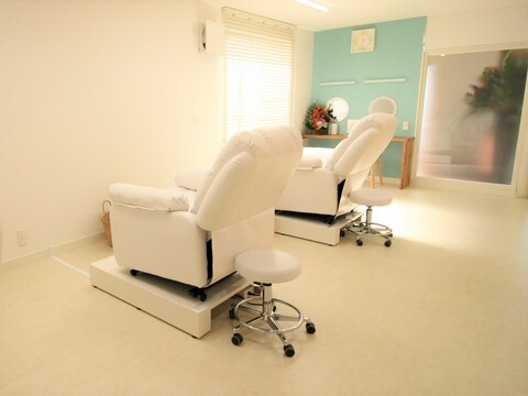 【国立駅】≪社会保険完備≫≪未経験歓迎≫≪研修制度あり☆≫≪研修中もお給料あり★≫福利厚生充実で女性が安心して長く働けるサロン♪各地で勢いを増すアイラッシュ専門店★技術力も高い「Kahala 国立店（カハラクニタチテン）」からアイリスト（アイデザイナー・まつ毛エクステ）の求人☆☆