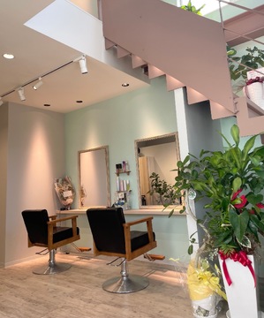 【八戸溝】≪選べる働き方・基本残業無し・リフレッシュ休暇あり・高単価≫あなたの目指す美容師像を叶えていきましょう！子育て中のママさんも歓迎！大人女性メインに心地の良い空間が定評の少人数制サロン「hair Link LUANA（ヘアーリンクルアナ）」からスタイリスト（美容師）の求人☆★